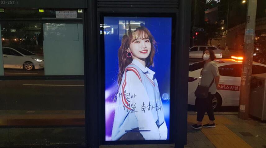 韓國(guó)候車亭廣告