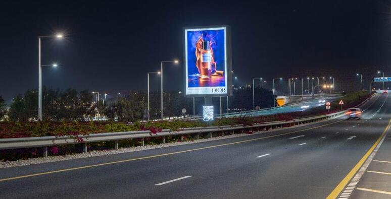 卡塔爾機場廣告牌